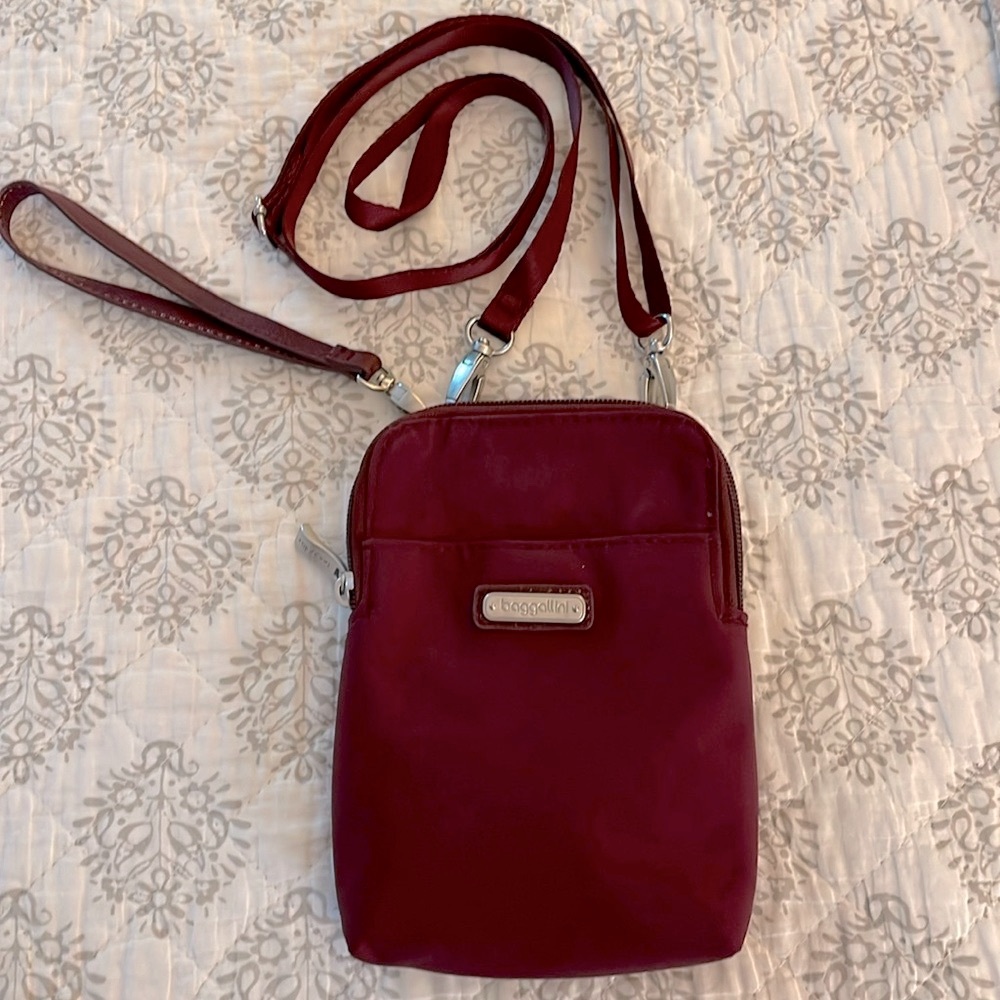 Baggallini wristlet / crossbody burgundy NEW NWOT